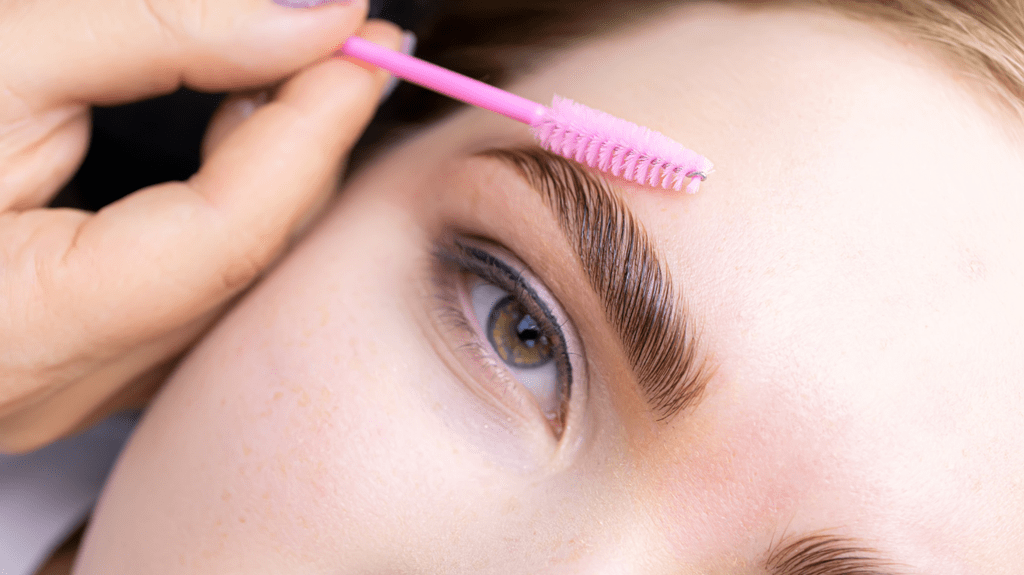 Laminacja brwi z farbką